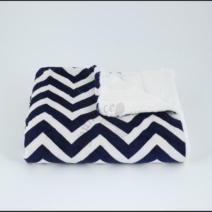 Tourance chevron baby blanket in navy and ivory